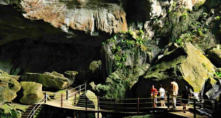 2D1N Mulu Show Caves & Park HQ Stay - SarawakTravel